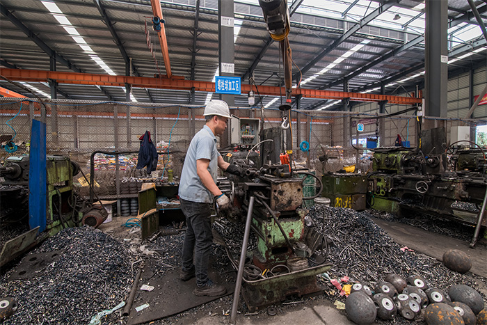 建瓯网架配件-螺栓球加工车间